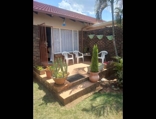 3 BEDROOM TOWNHOUSE FOR SALE IN THE ORCHARDS